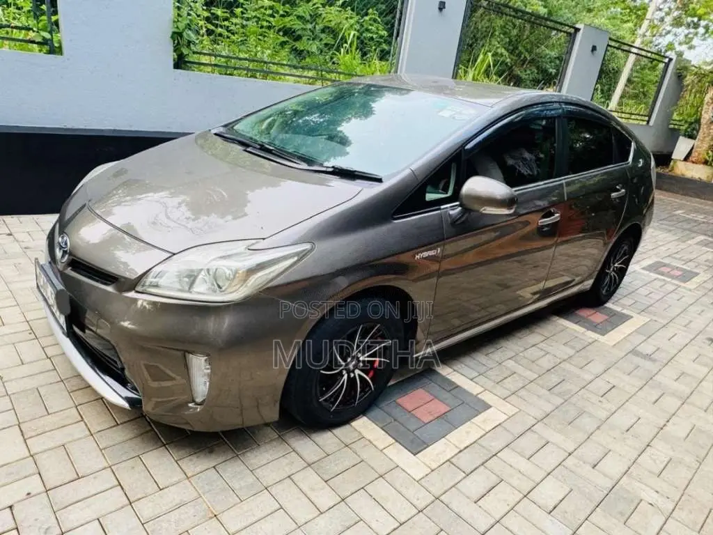 Toyota Prius 2013 Car (Used)