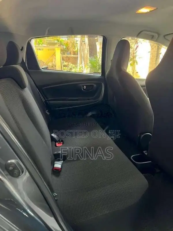 Toyota Vitz 2016 Car (Used)