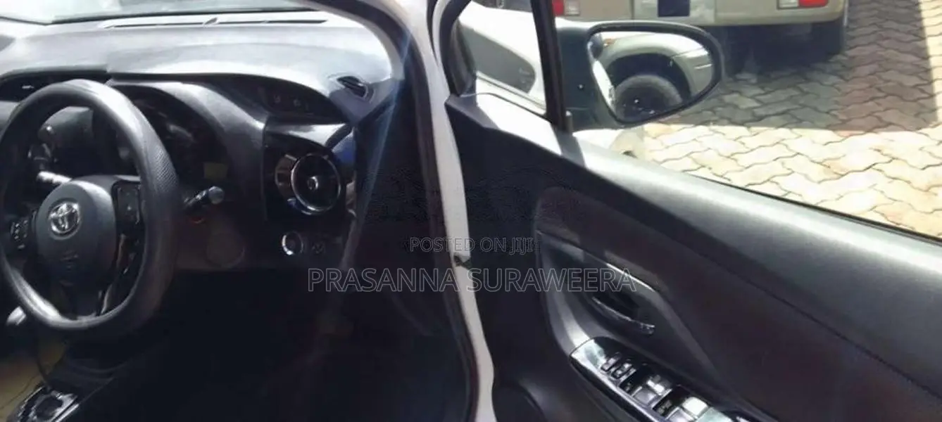 Toyota Vitz 2018 Car (Used)