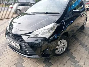 Toyota Vitz 2018 Car (Used)