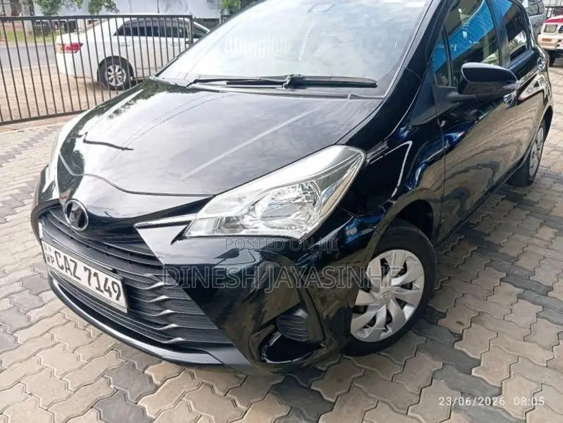 Toyota Vitz 2018 Car (Used)