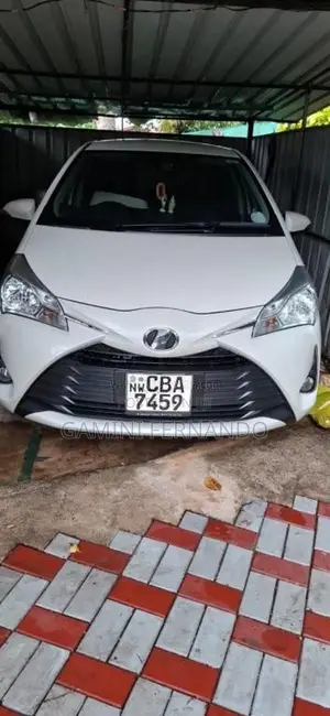 Toyota Vitz 2018 Car (Used)