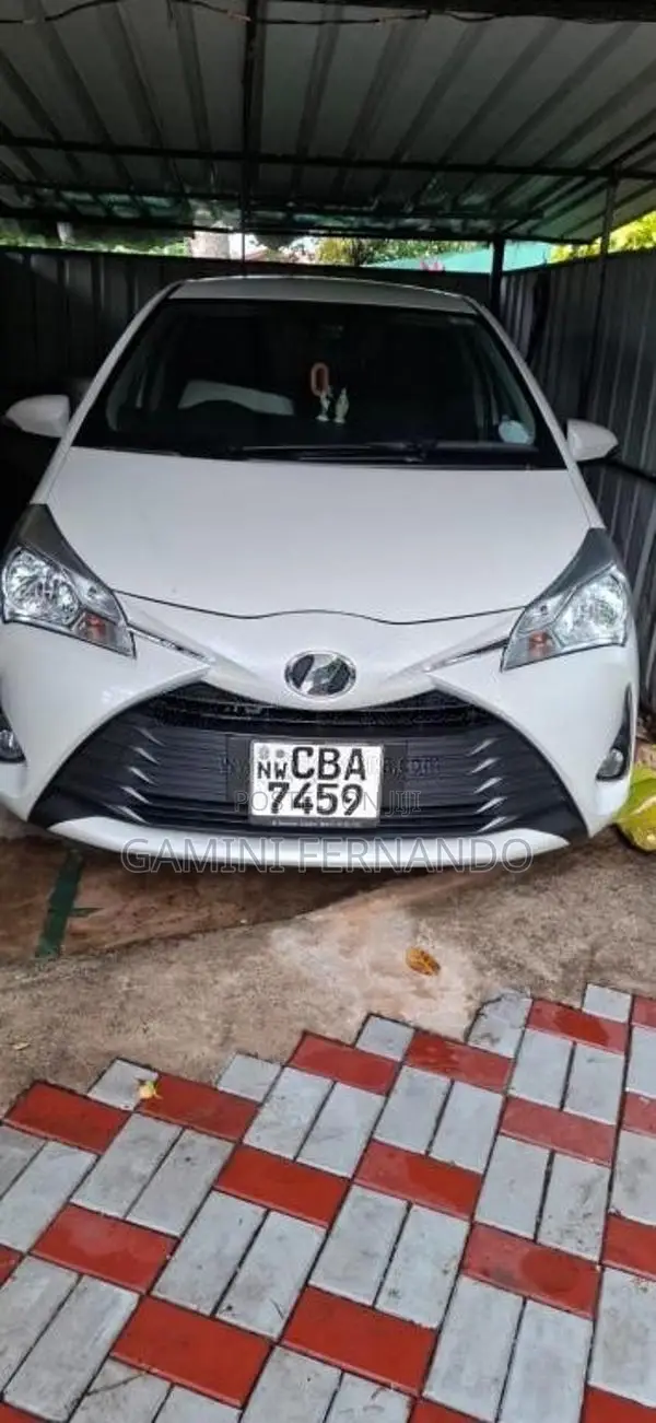 Toyota Vitz 2018 Car (Used)