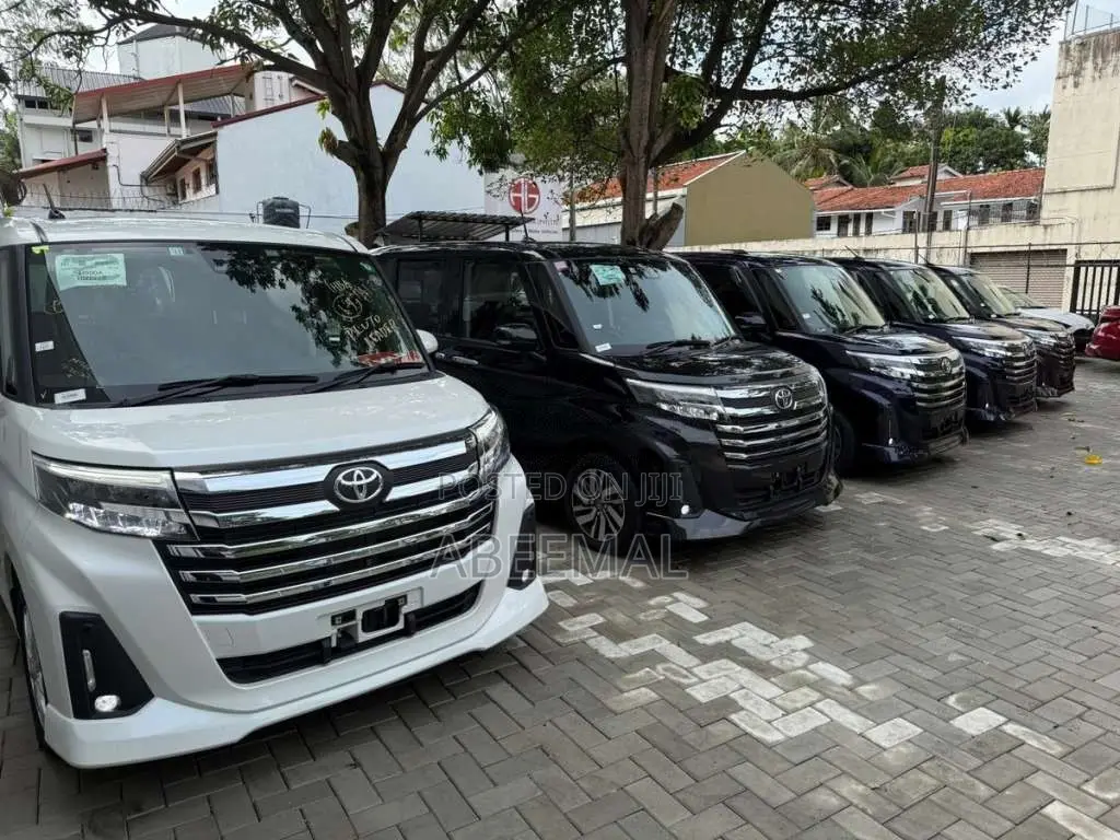 Toyota Roomy Custom G 2023 Car Unregistered (Recondition)