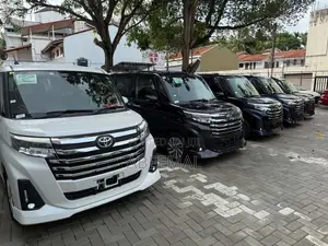 Toyota Roomy Custom G 2023 Car Unregistered (Recondition)