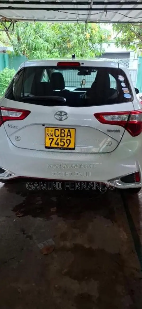 Toyota Vitz 2018 Car (Used)