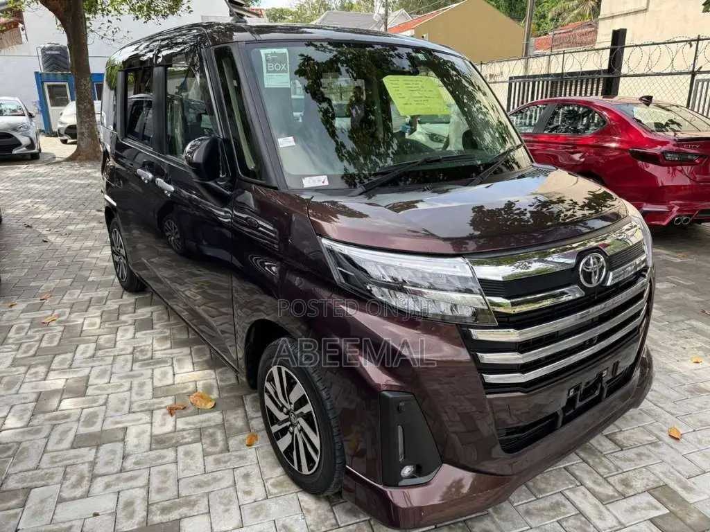 Toyota Roomy Custom G 2023 Car Unregistered (Recondition)