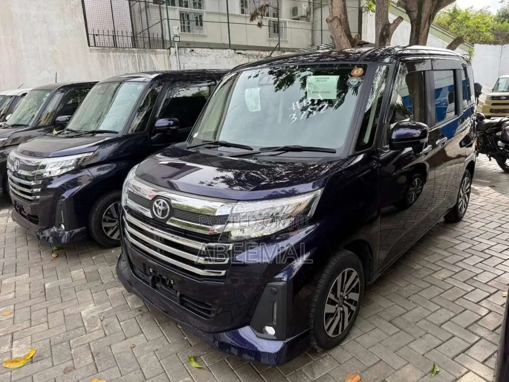 Toyota Roomy Custom G 2023 Car Unregistered (Recondition)