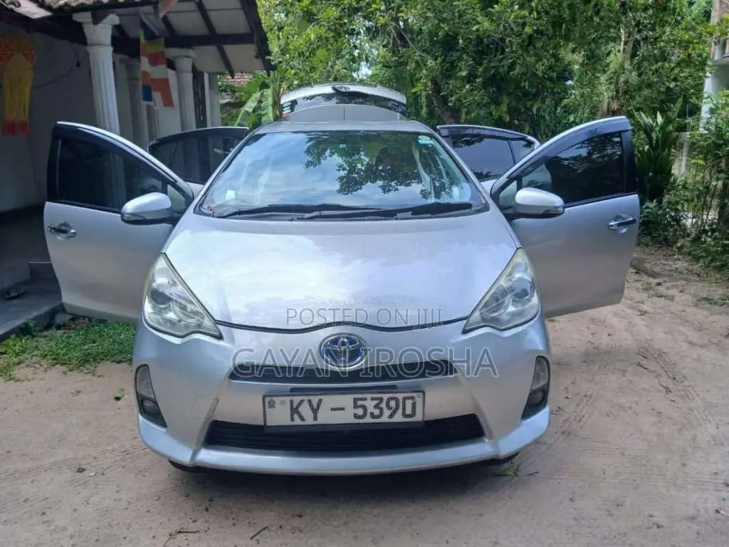 Toyota Aqua 2013 Car (Used)