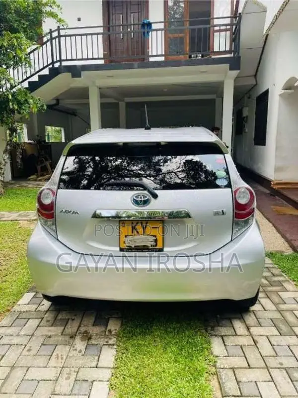 Toyota Aqua 2013 Car (Used)