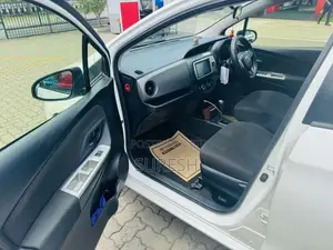 Toyota Vitz 2016 Car (Used)