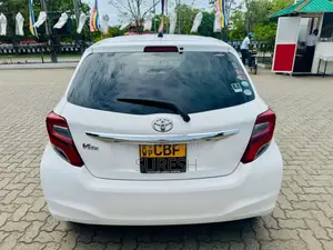 Toyota Vitz 2016 Car (Used)