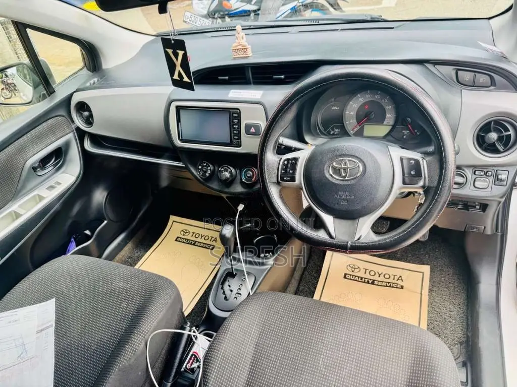 Toyota Vitz 2016 Car (Used)