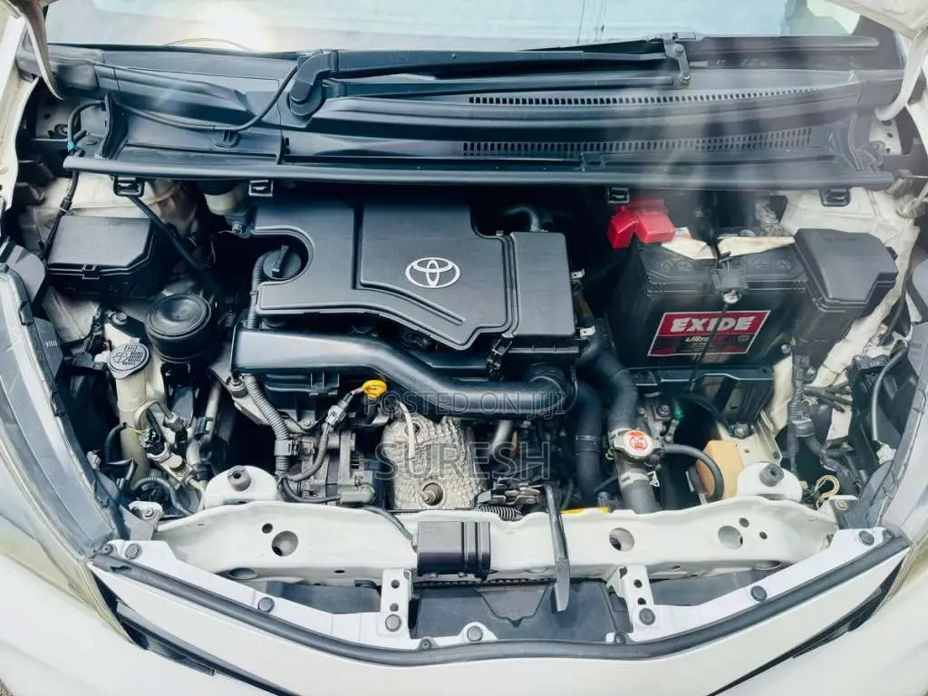 Toyota Vitz 2016 Car (Used)