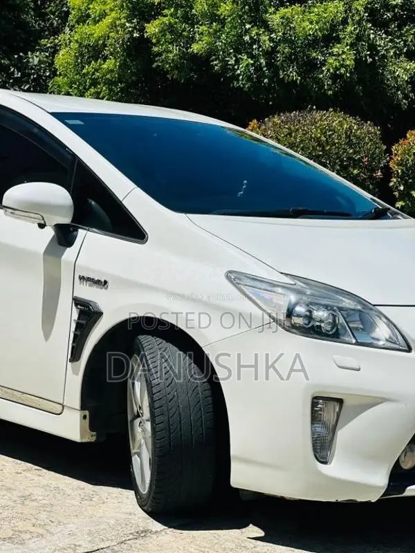 Toyota PRIUS 2012 Car (Used)