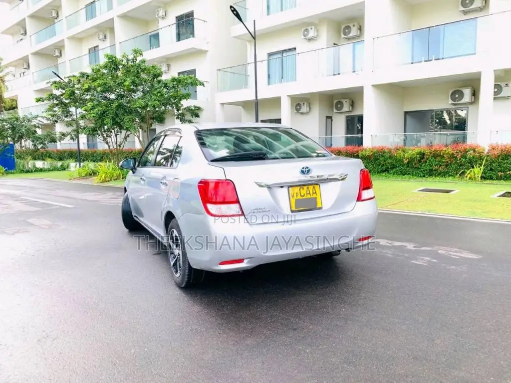 Toyota Axio 2013 Car (Used)