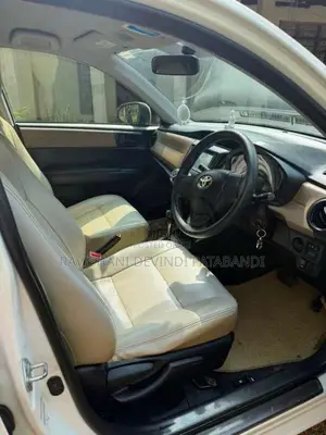 Toyota Axio 2013 Car (Used)