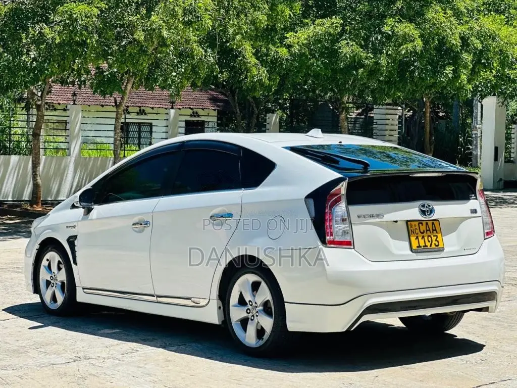 Toyota PRIUS 2012 Car (Used)
