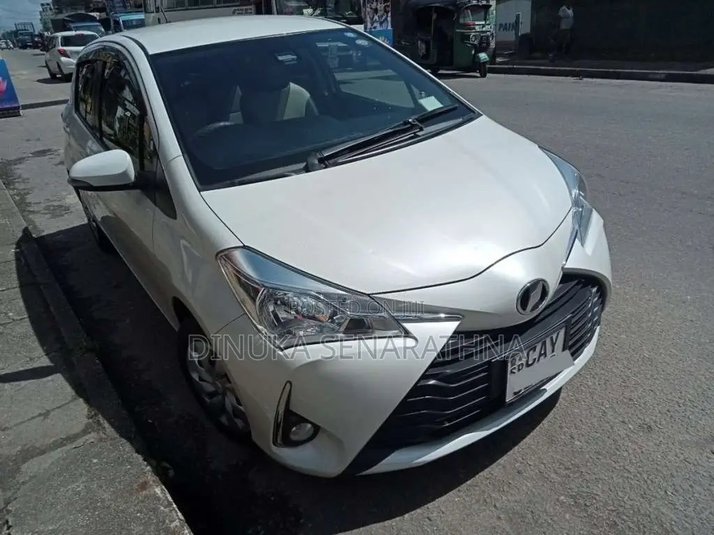 Toyota Vitz 2018 Car (Used)