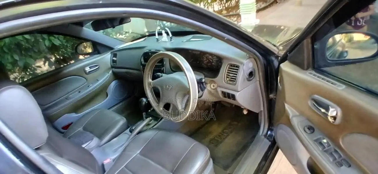 Hyundai Saloon 2011 Car (Used)