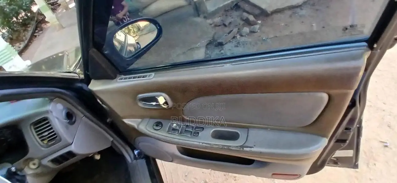 Hyundai Saloon 2011 Car (Used)