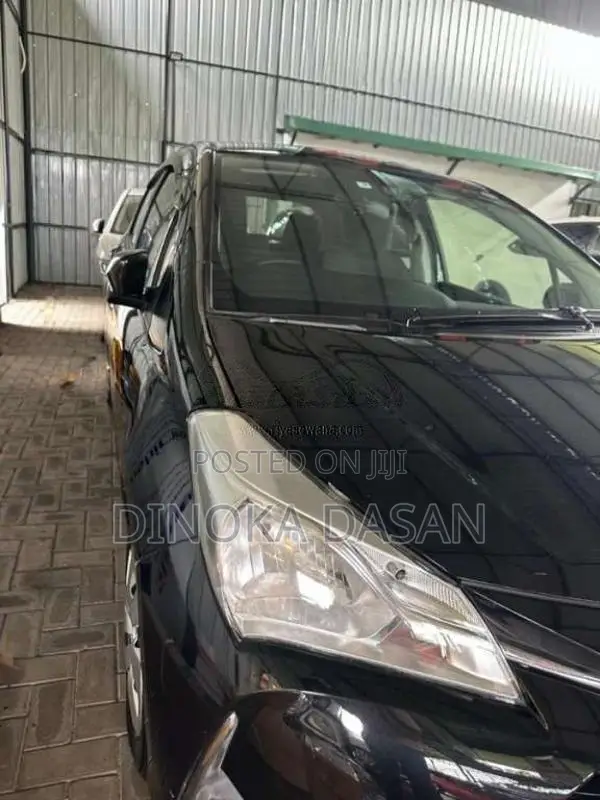 Toyota Vitz 2017 Car (Used)