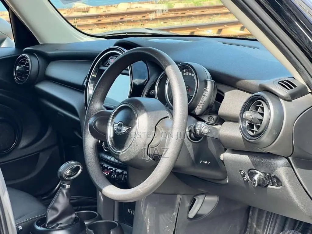Mini Cooper 2017 Car (Used)