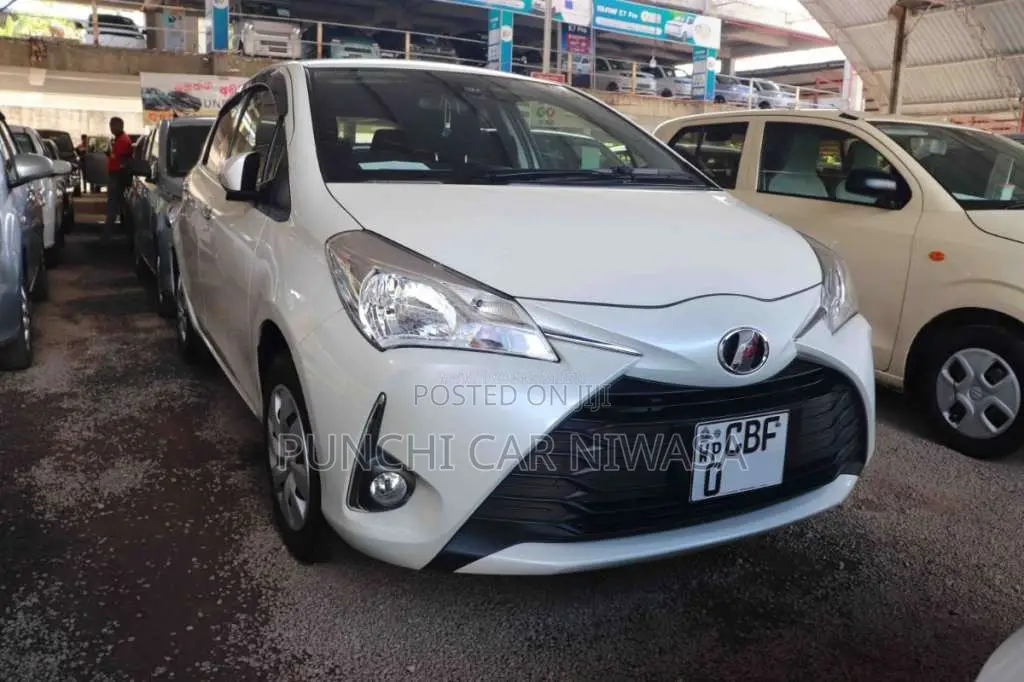 Toyota Vitz 2018 Car (Used)