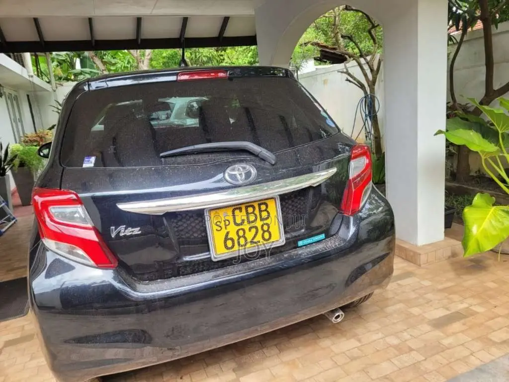 Toyota Vitz 2017 Car (Used)