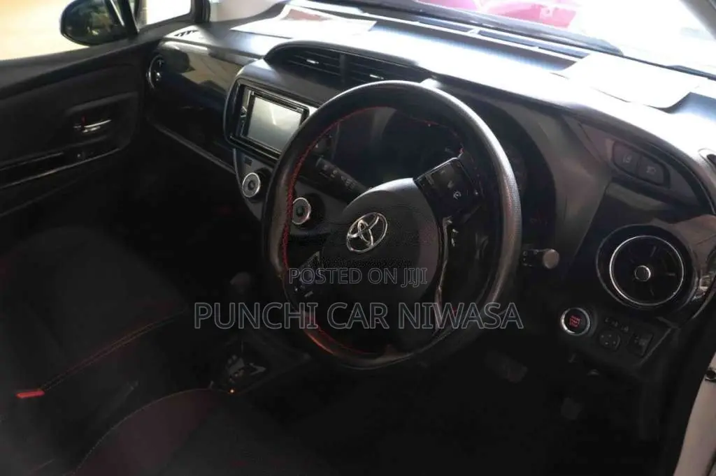 Toyota Vitz 2018 Car (Used)