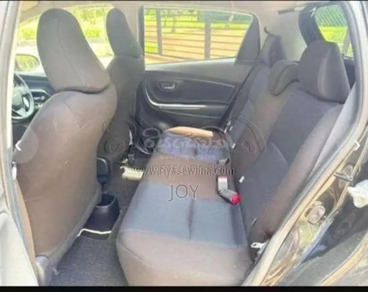 Toyota Vitz 2017 Car (Used)
