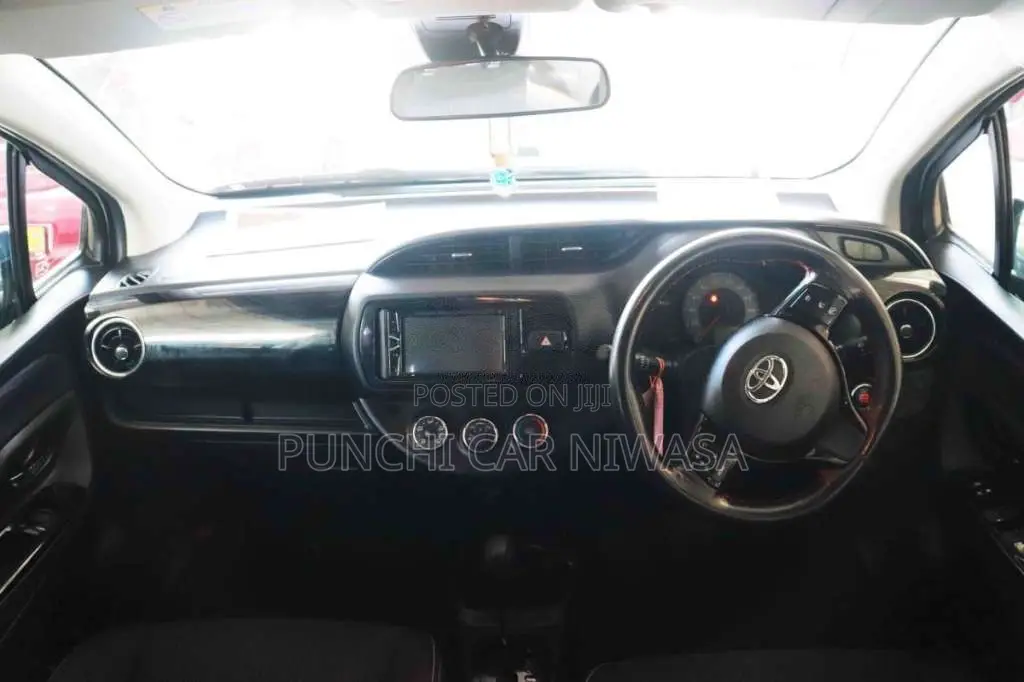 Toyota Vitz 2018 Car (Used)