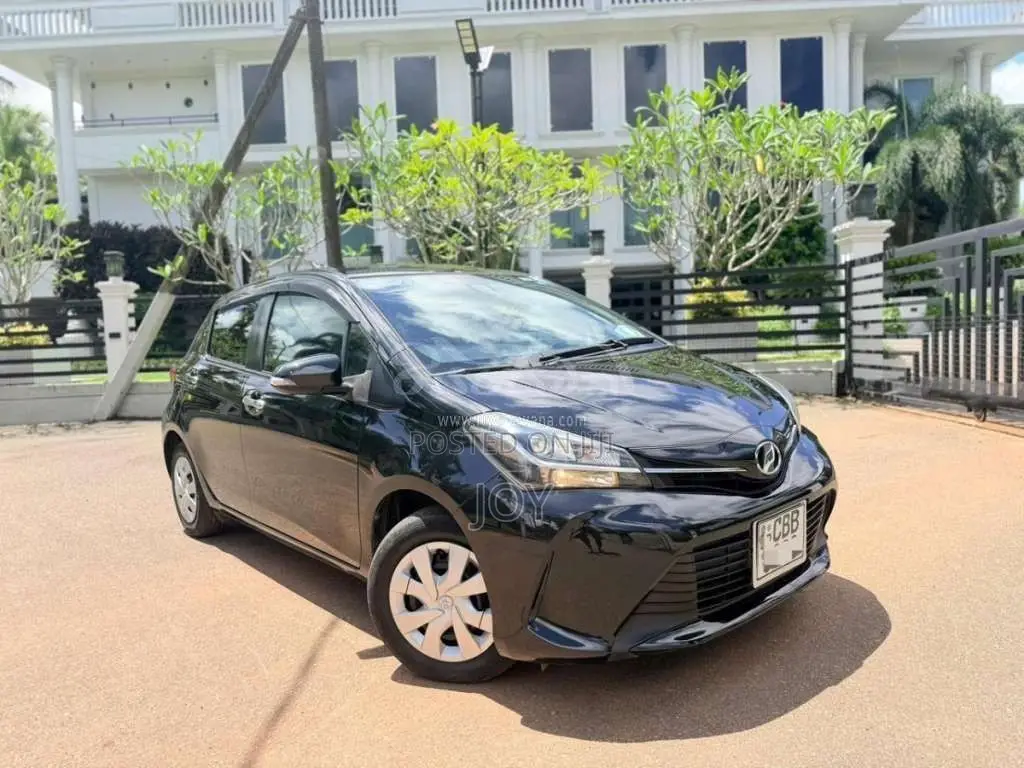 Toyota Vitz 2017 Car (Used)