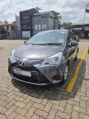 Toyota Vitz 2017 Car (Used)