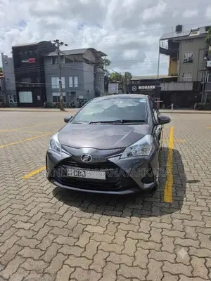 Toyota Vitz 2017 Car (Used)