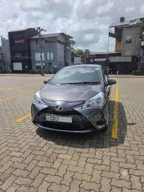 Toyota Vitz 2017 Car (Used)