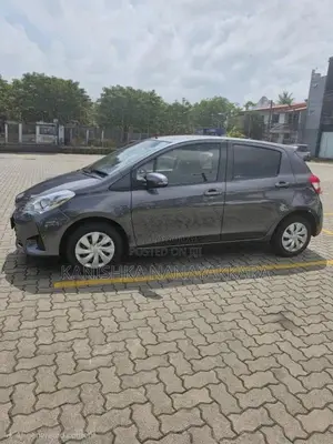 Toyota Vitz 2017 Car (Used)