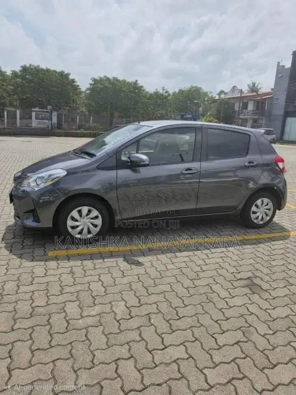 Toyota Vitz 2017 Car (Used)