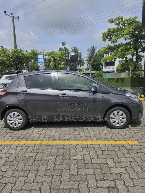 Toyota Vitz 2017 Car (Used)