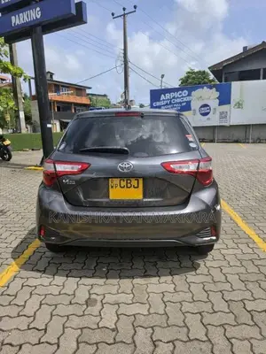 Toyota Vitz 2017 Car (Used)