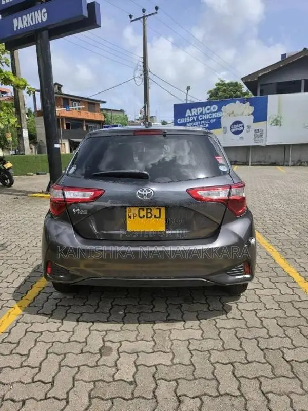 Toyota Vitz 2017 Car (Used)
