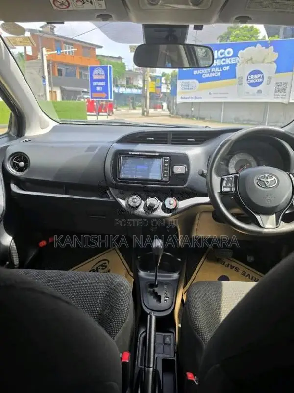 Toyota Vitz 2017 Car (Used)