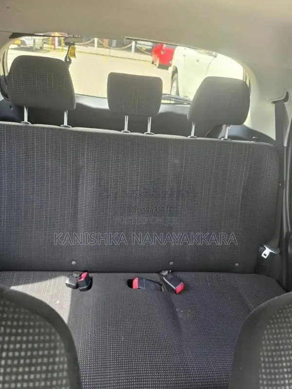 Toyota Vitz 2017 Car (Used)