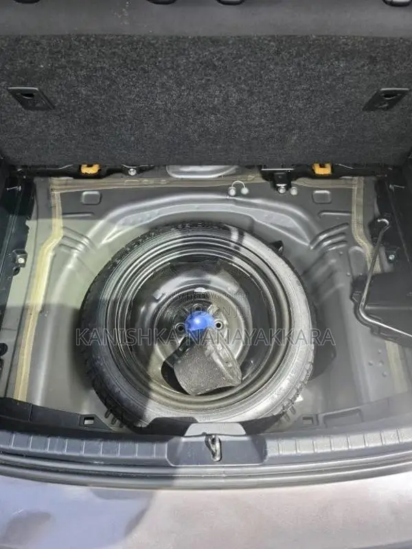 Toyota Vitz 2017 Car (Used)
