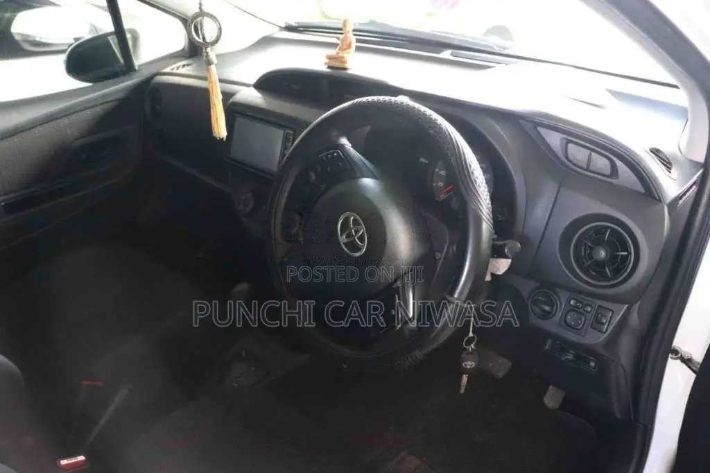 Toyota Vitz 2018 Car (Used)
