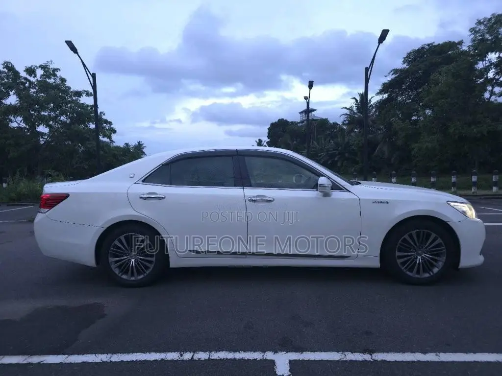 Toyota Crown Royal Saloon 2014 Car (Used)