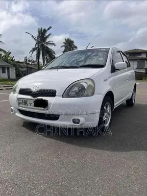 Toyota Vitz 2000 Car (Used)