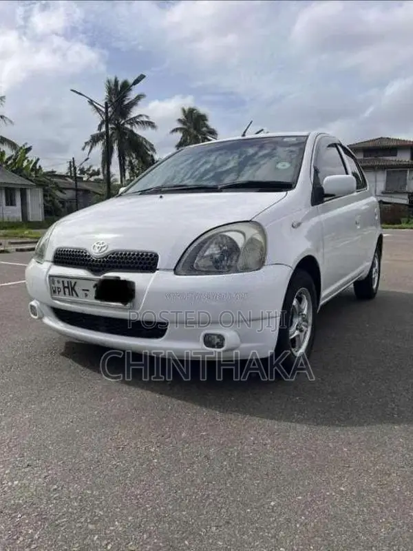 Toyota Vitz 2000 Car (Used)