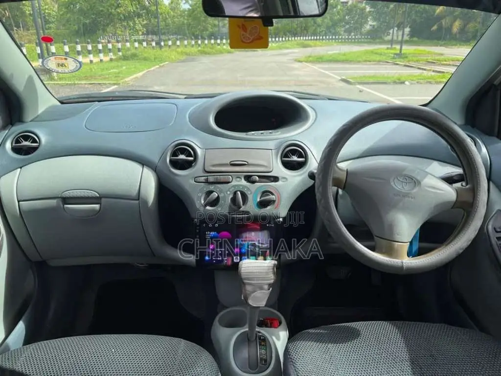 Toyota Vitz 2000 Car (Used)
