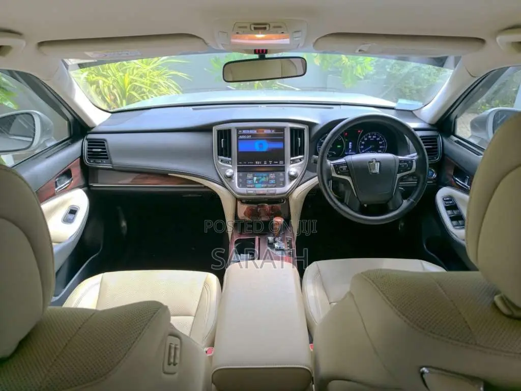 Toyota Crown 2013 Car (Used)